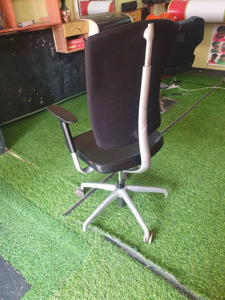 A picture of Officer chair