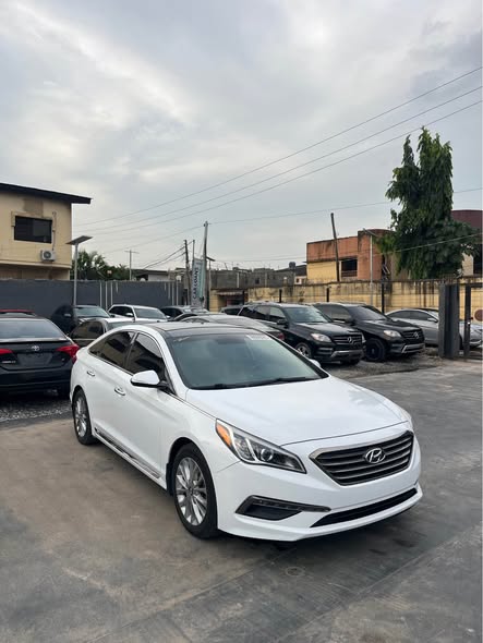 A picture of HYUNDAI SONATA 2016