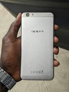 A picture of OPPO F1s