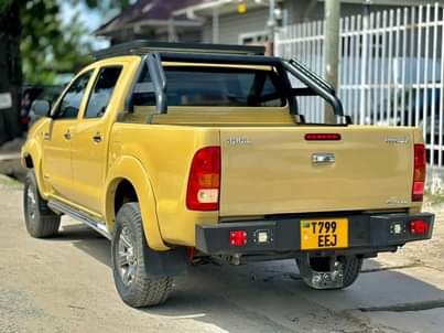 A picture of TOYOTA HILLUX DOUBLE CABIN