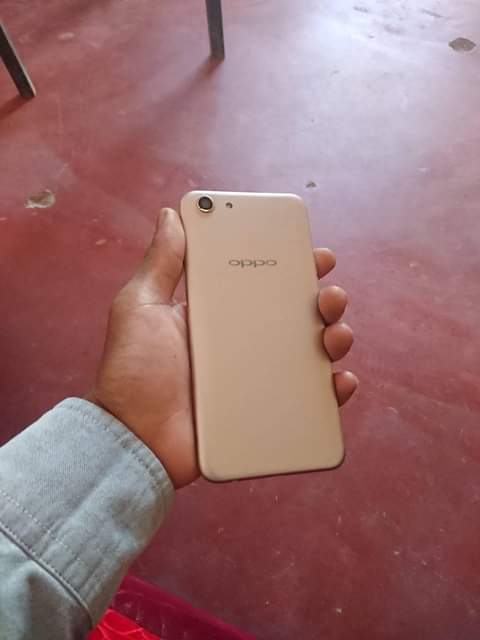 A picture of Oppo A83