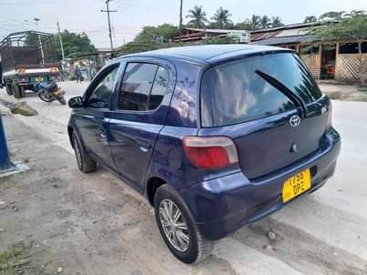 A picture of Vitz Old Kali Sana Bei Mil 6 8 Tuu