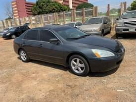 A picture of Honda Accord 2004