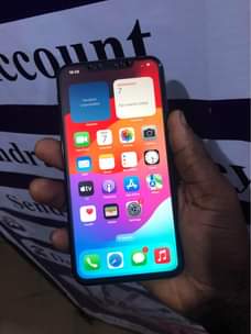 A picture of iPhone 11 Pro Max 64gb 09079917217