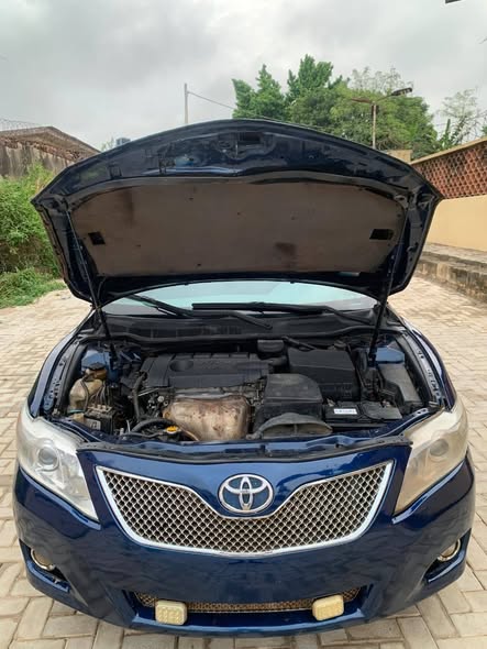 A picture of Toyota camry 010 hbcfnmkiuda