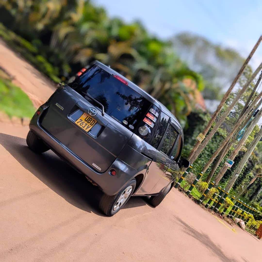 A picture of 2007 Toyota sienta