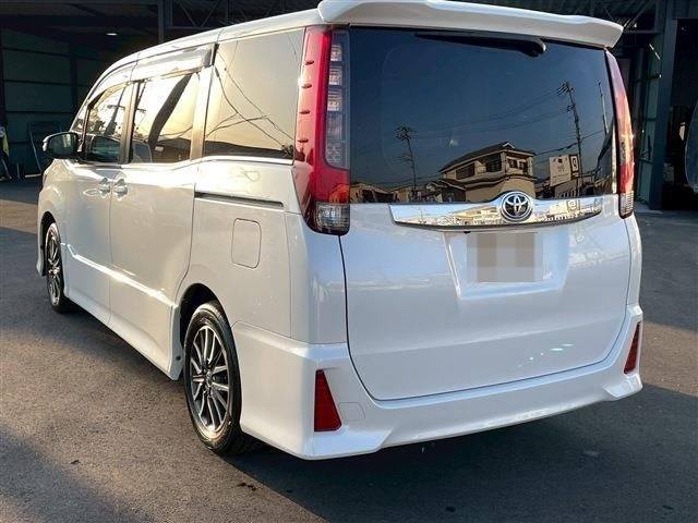 A picture of TOYOTA NOAH 2014