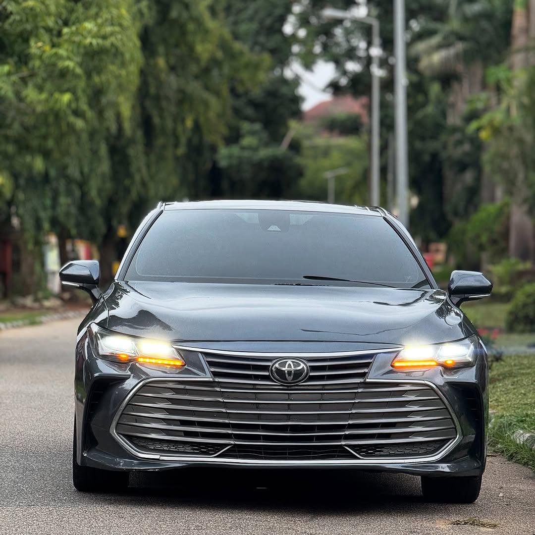 A picture of 2020 Toyota avalon limited