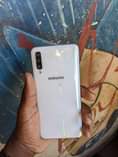 A picture of Samsung A50 gb 128 haina shida yoyote bei 280k exchange