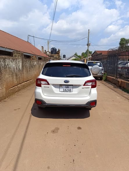 A picture of Subaru Outback 2015
