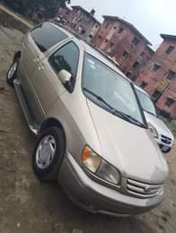 A picture of 2001 Toyota sienna clean Nigerian use sound Untampered engine it