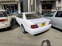 A picture of 1999 TOYOTA CHASER SX100 Saloon White