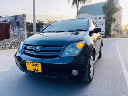 A picture of 2003 TOYOTA IST IST