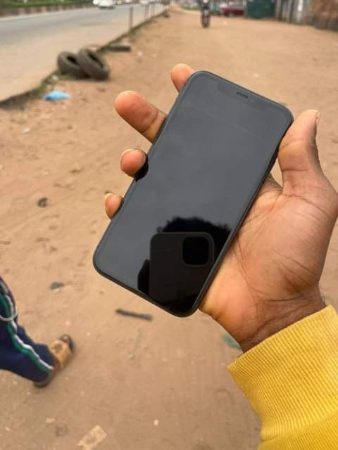 A picture of Iphone 11