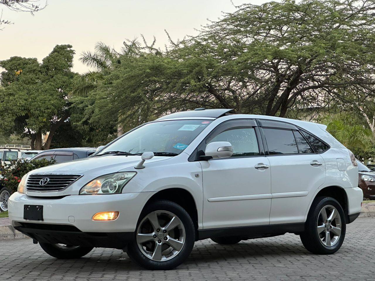 A picture of TOYOTA HARRIER 2006