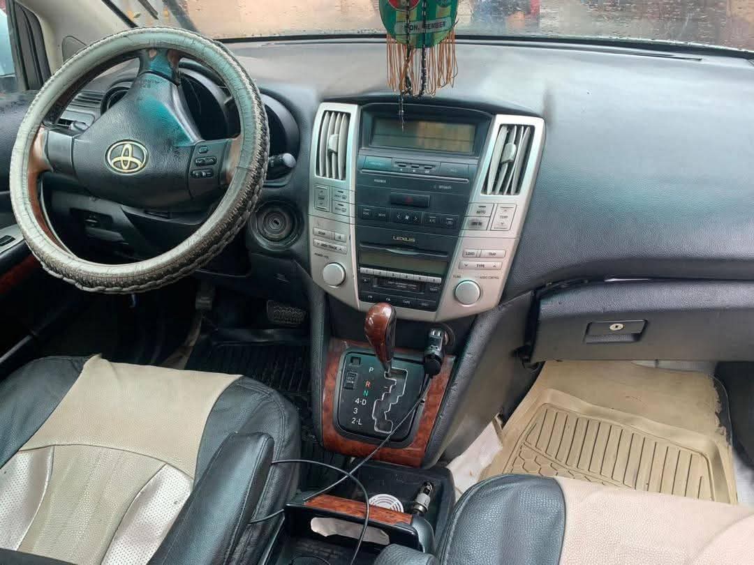 A picture of 2004 Rx 330 2004