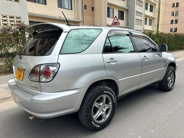 A picture of Toyota harrier old model