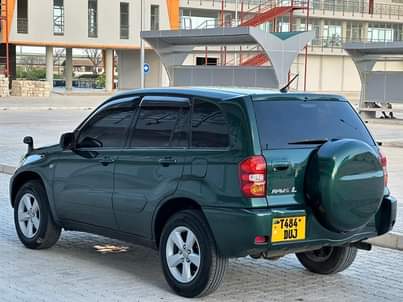 A picture of TOYOTA RAV4 kill time Call0678682698 Year 2005 Mileages 78000km Engine