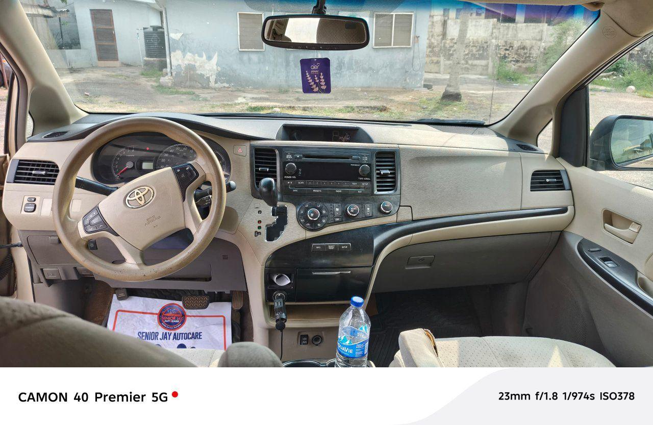 A picture of 2011 Toyota sienna