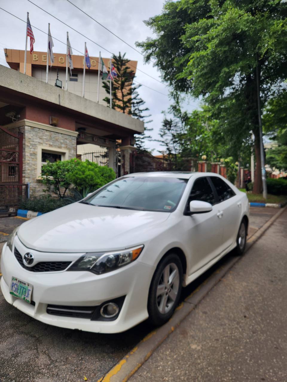 A picture of TOYOTA CAMRY SE 2013