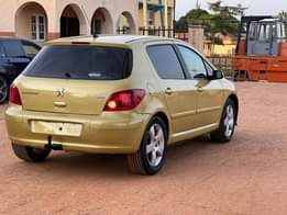 A picture of EXTREMELY CLEAN NIGERIAN USED PEUGEOT 307 NORMAL HAND MANUAL TRANSMISSION