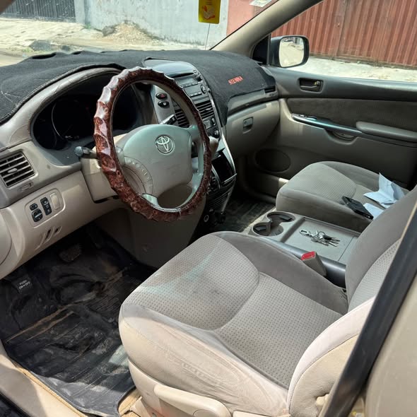 A picture of Toks Standard Toyota Sienna 2007model Going for 5 5m