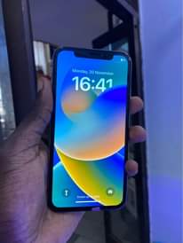 A picture of iPhone X faceid 690k working battery 100 no cracks still