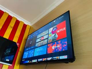 A picture of Alitop smart tv fullboxed 43 risiti