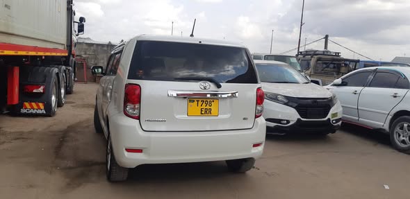 A picture of Toyota rumion ya mwaka 2009 naiuza mwenyew mmiliki wai piga