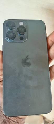 A picture of IPhone 15 pro max Android version
