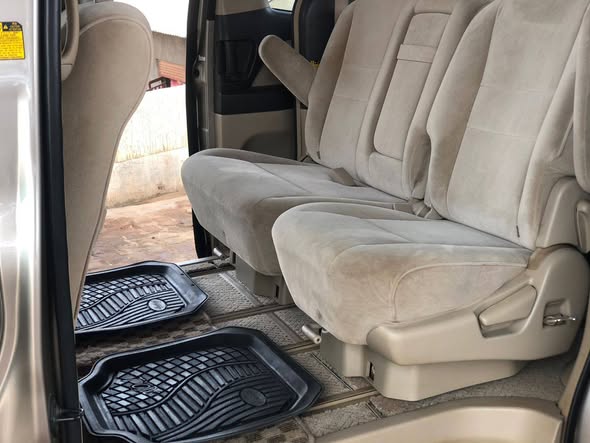 A picture of Alphard 2005 model for sale in very good condition at