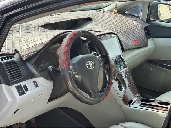 A picture of 2010 Toyota Venza fullest option