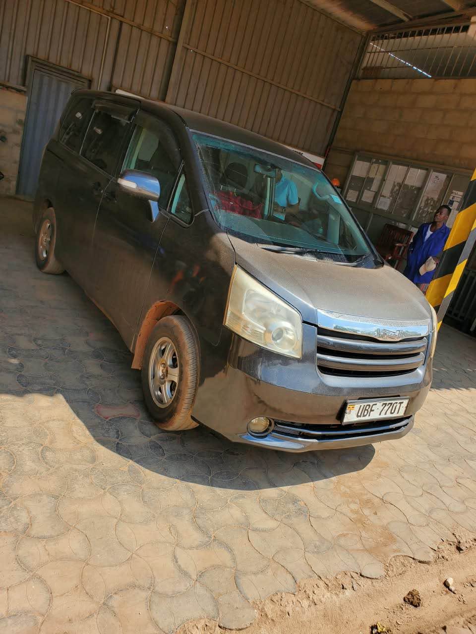 A picture of Toyota Noah