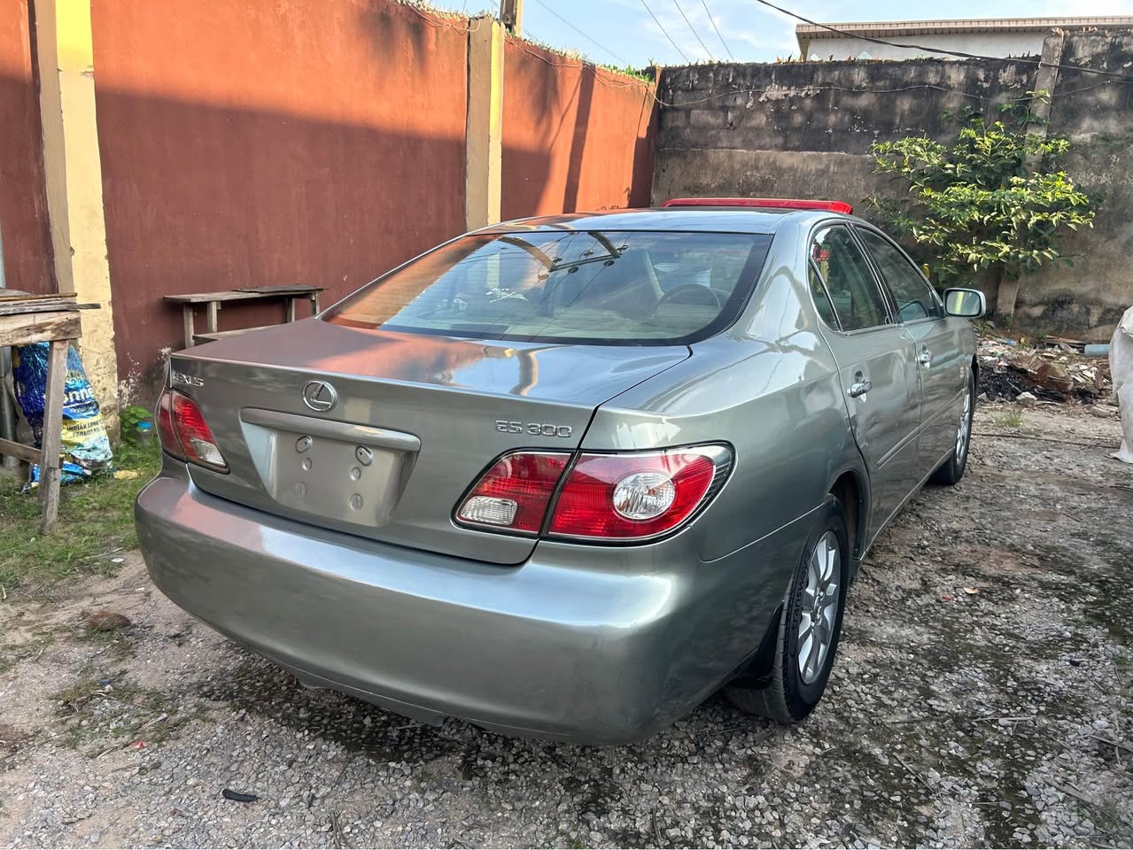 A picture of Nigeria used Lexus es330
