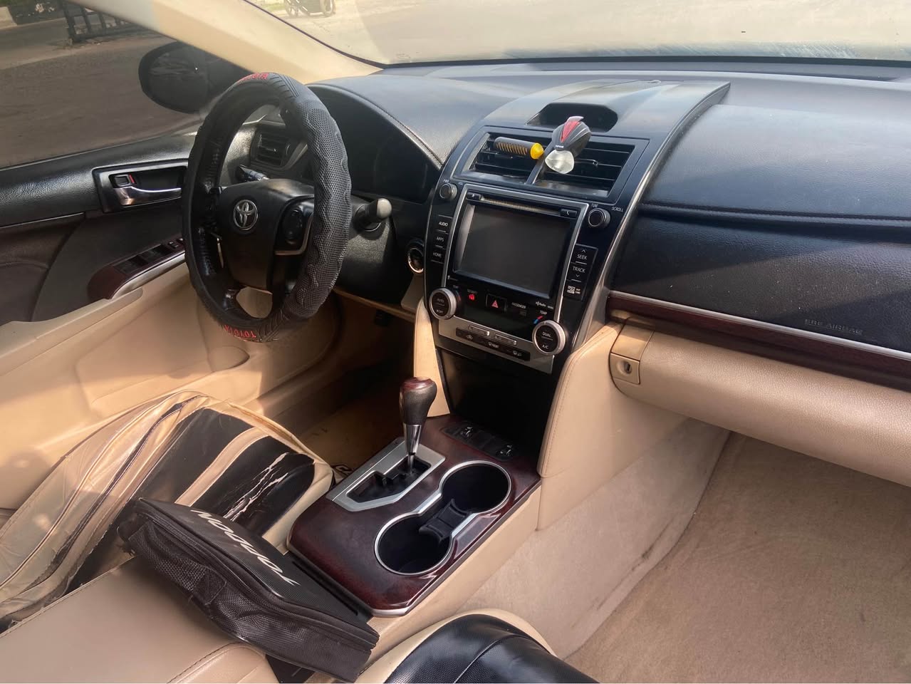 A picture of 2014 Toyota Camry XLE