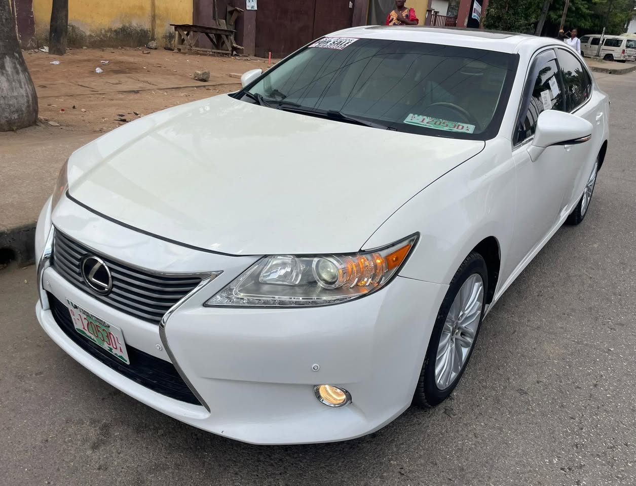 A picture of Lexus ES350 2014