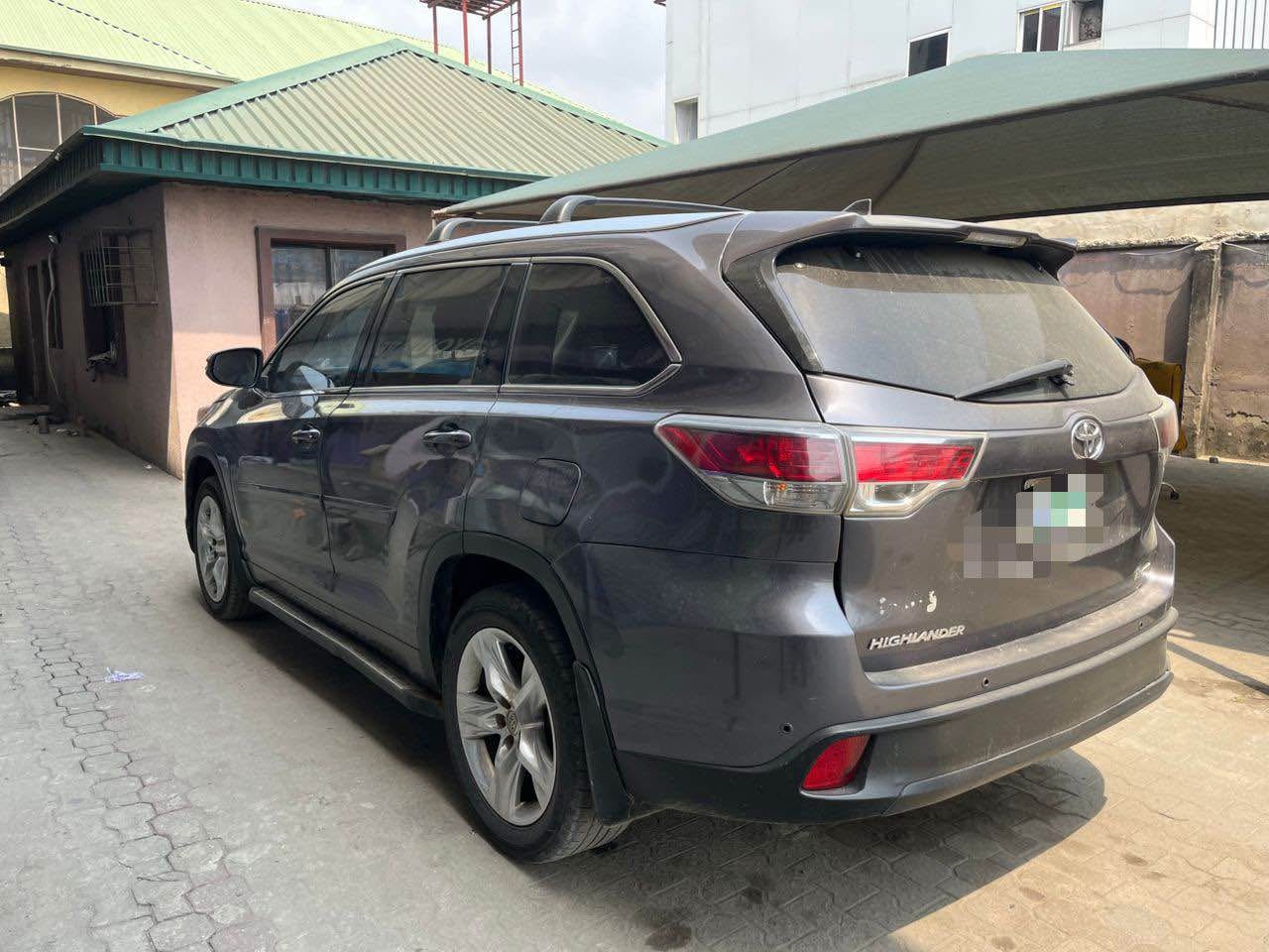 A picture of Toyota Highlander 2016 limited edition
