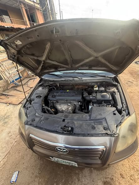 A picture of Toyota Avensis 2006