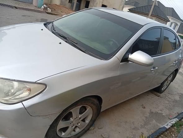 A picture of Hyundai Elentra 08 manual