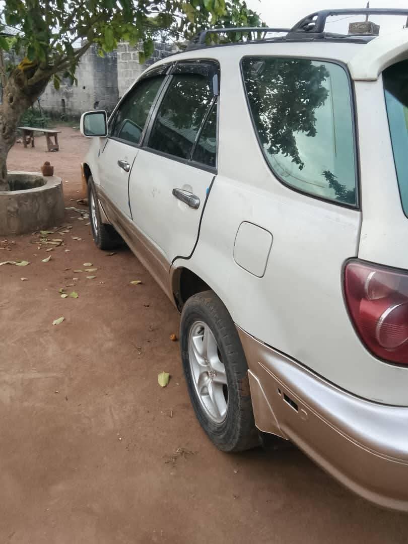 A picture of 2002 Lexus rx 300