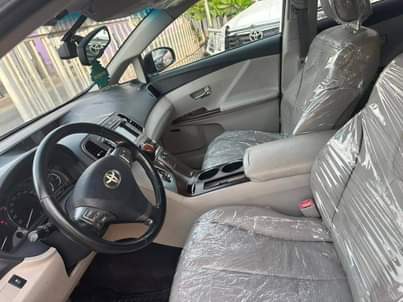 A picture of 2011 TOYOTA VENZA FULL OPTION