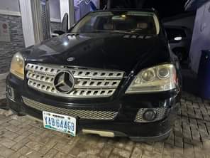 A picture of Distress Extremely clean first body ml350 2006 with engine and