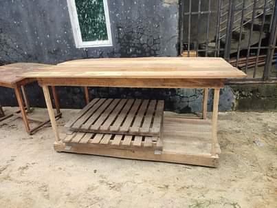 A picture of Market table for sale big and small with 7 bed