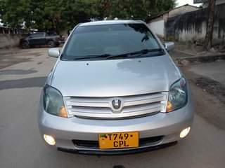 A picture of Toyota Ist on sale full file Full document price 7.7