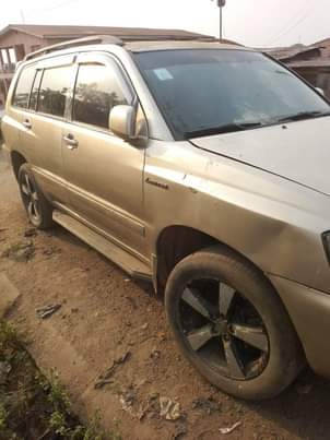 A picture of Toyota Highlander 06
