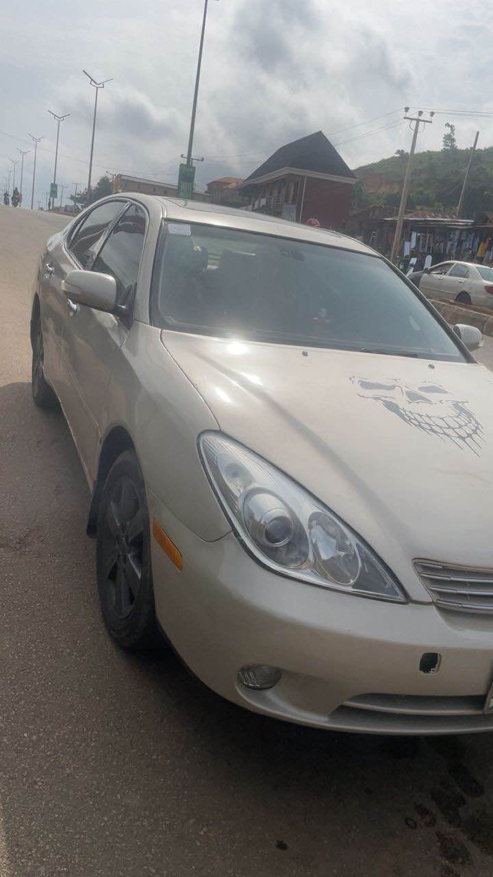 A picture of Lexus Es 330