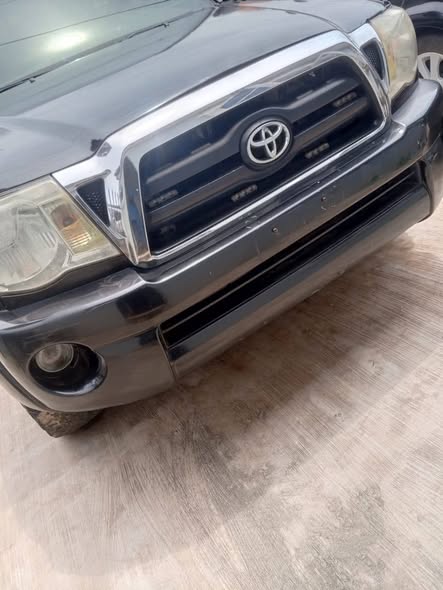 A picture of Very clean 07 Toyota takoma
