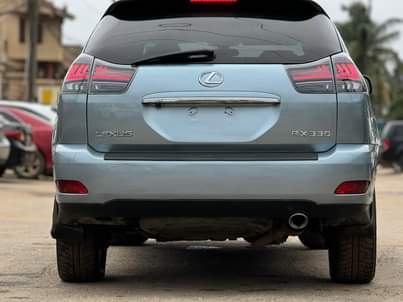 A picture of Lexus Rx330
