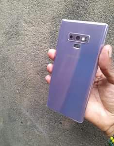 A picture of Samsung note 9 INA CRECK Bei 160 tu ni 128gb