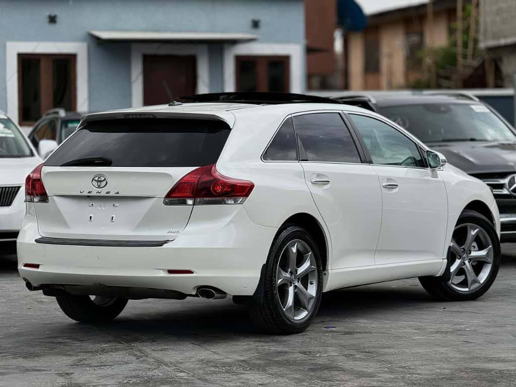 A picture of 2014 Toyota Venza limited 4WD